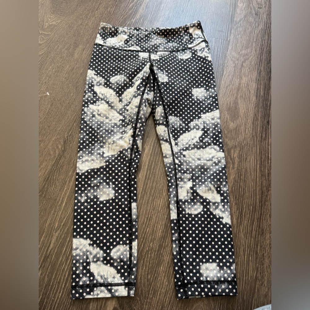Black and White Lululemon Leggings